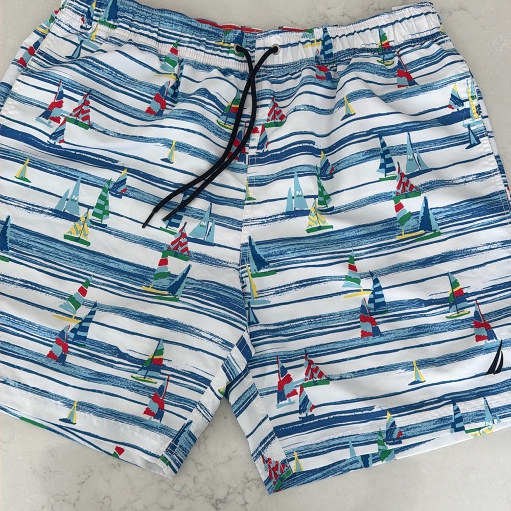 Men’s Nautica swim suit, size large, perfect condition